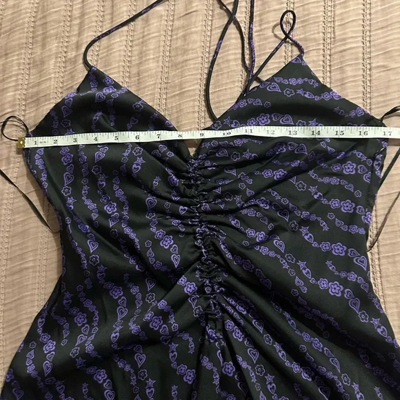 SANDRO
Thais Ruched Crossback
A-Line Midi Dress in Black/Purple - Picture 13 of 17